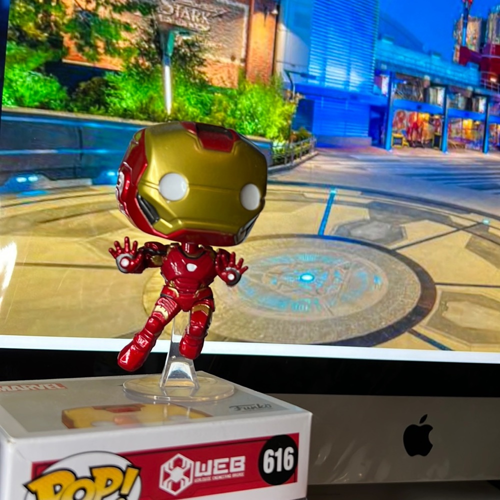 AVENGERS CAMPUS EXCLUSIVE IRON MAN FUNKO POP!